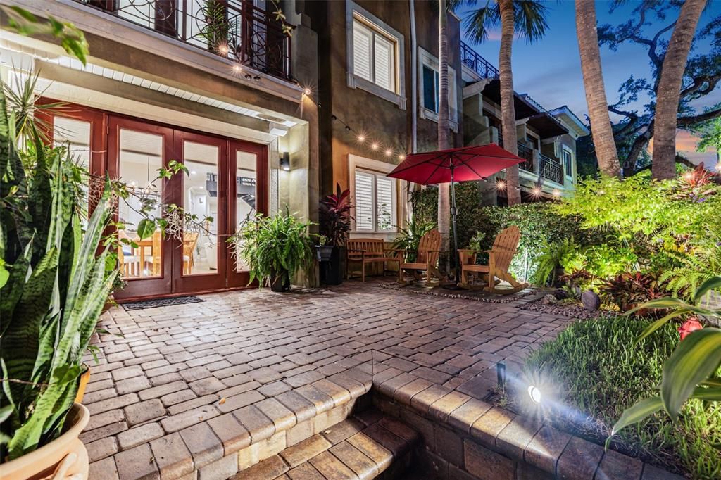 For Sale: $1,125,000 (3 beds, 3 baths, 2724 Square Feet)