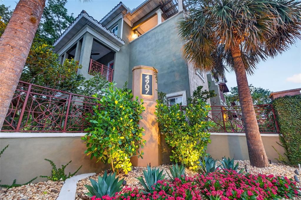 For Sale: $1,125,000 (3 beds, 3 baths, 2724 Square Feet)