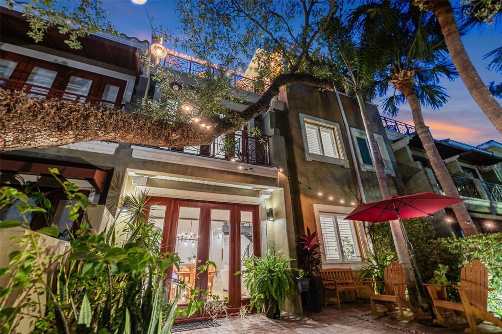 For Sale: $1,125,000 (3 beds, 3 baths, 2724 Square Feet)