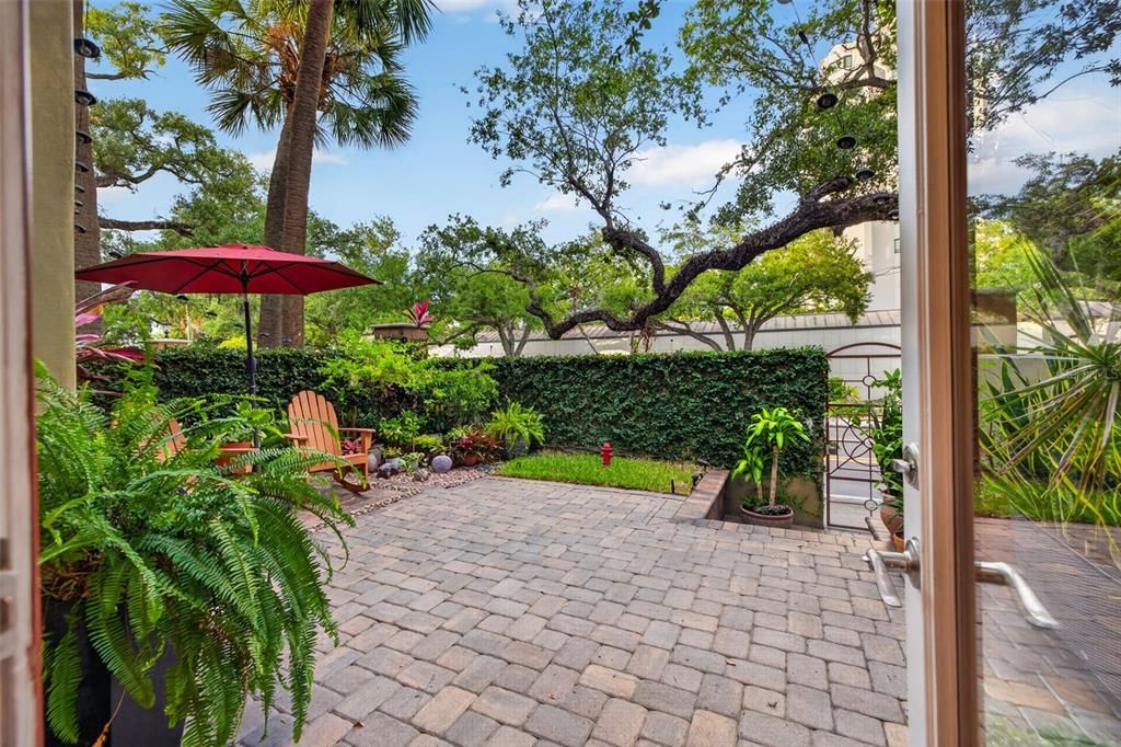 For Sale: $1,125,000 (3 beds, 3 baths, 2724 Square Feet)