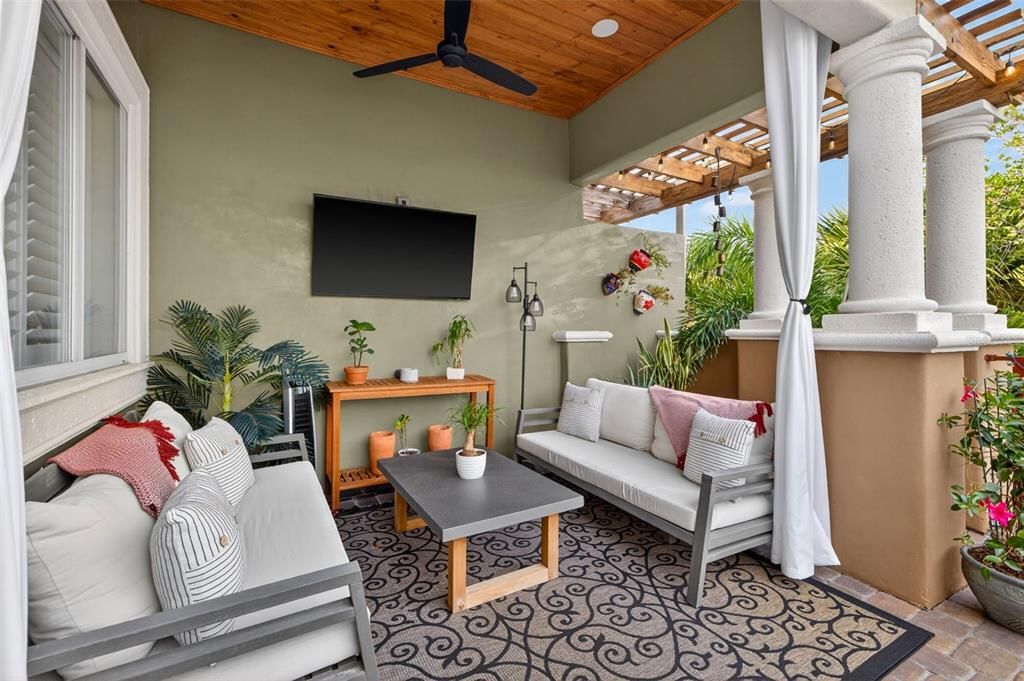 For Sale: $1,125,000 (3 beds, 3 baths, 2724 Square Feet)