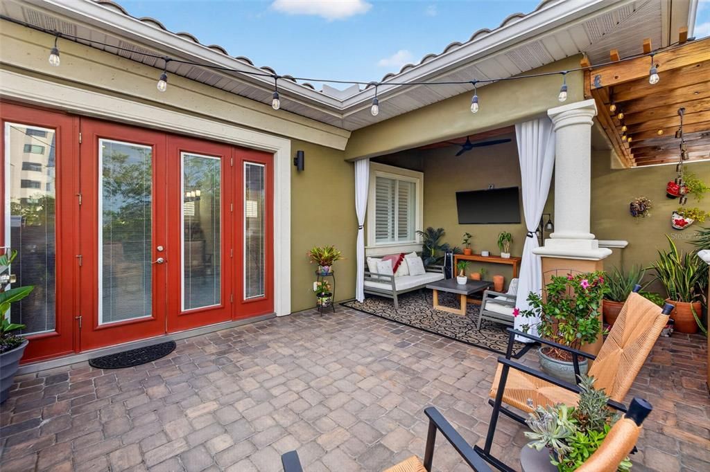 For Sale: $1,125,000 (3 beds, 3 baths, 2724 Square Feet)