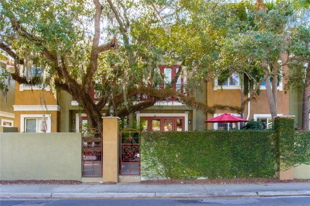 For Sale: $1,125,000 (3 beds, 3 baths, 2724 Square Feet)
