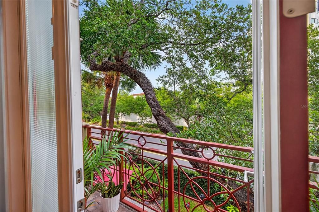For Sale: $1,125,000 (3 beds, 3 baths, 2724 Square Feet)