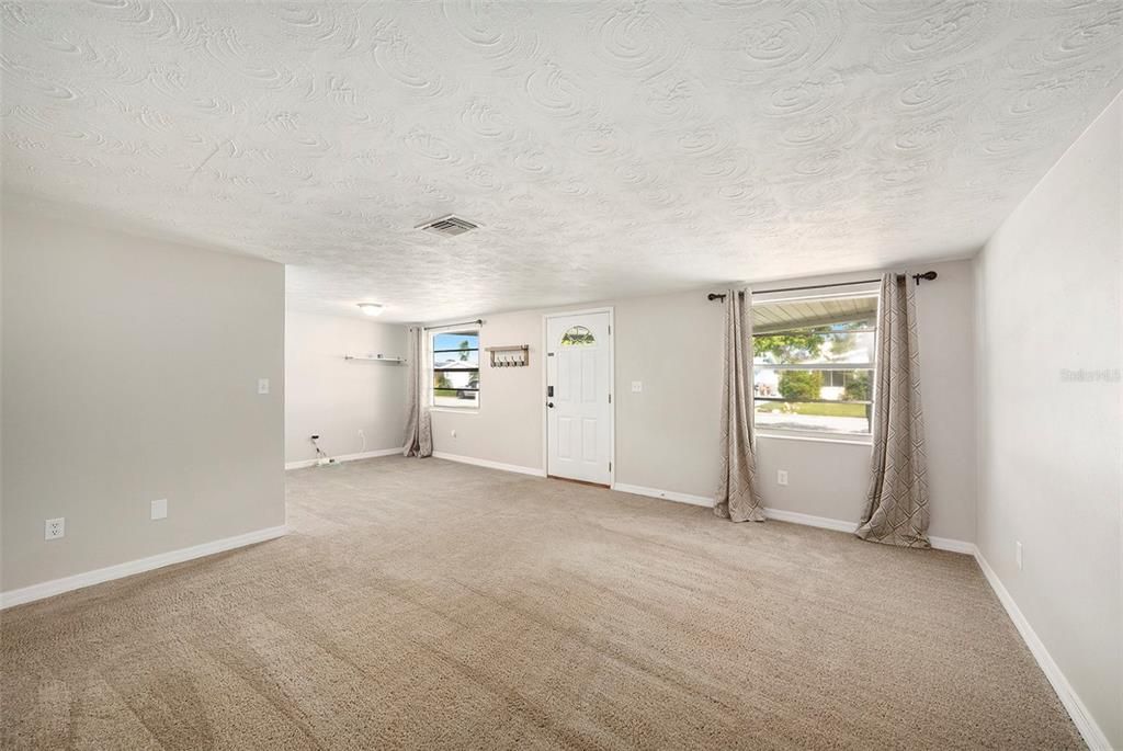 For Sale: $230,000 (2 beds, 2 baths, 1368 Square Feet)
