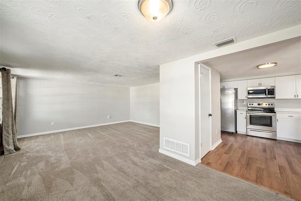 For Sale: $230,000 (2 beds, 2 baths, 1368 Square Feet)