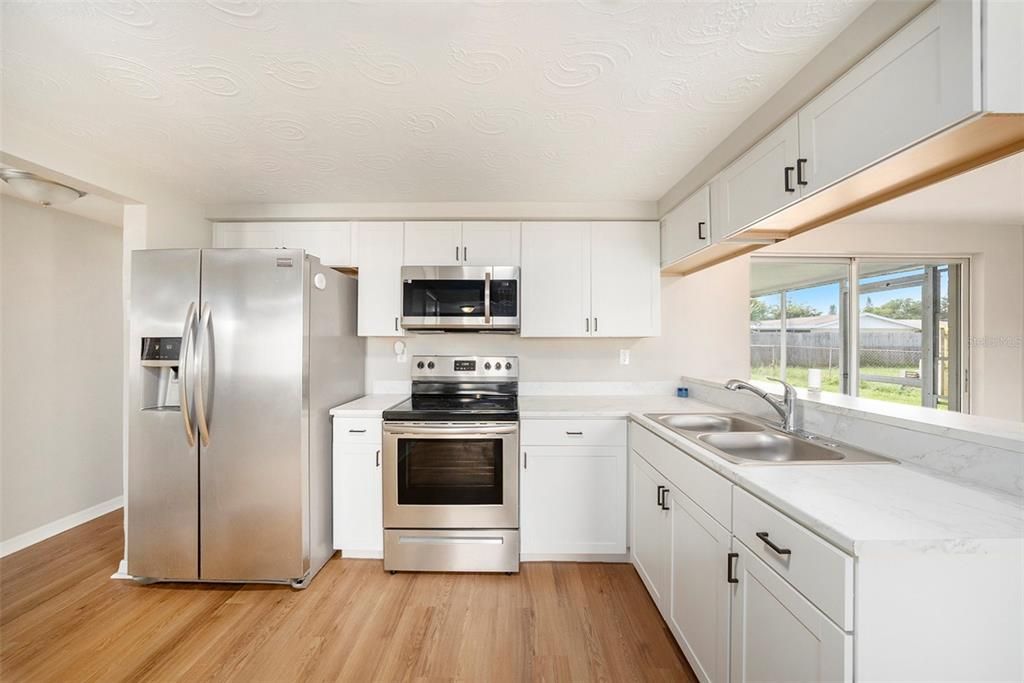 For Sale: $230,000 (2 beds, 2 baths, 1368 Square Feet)