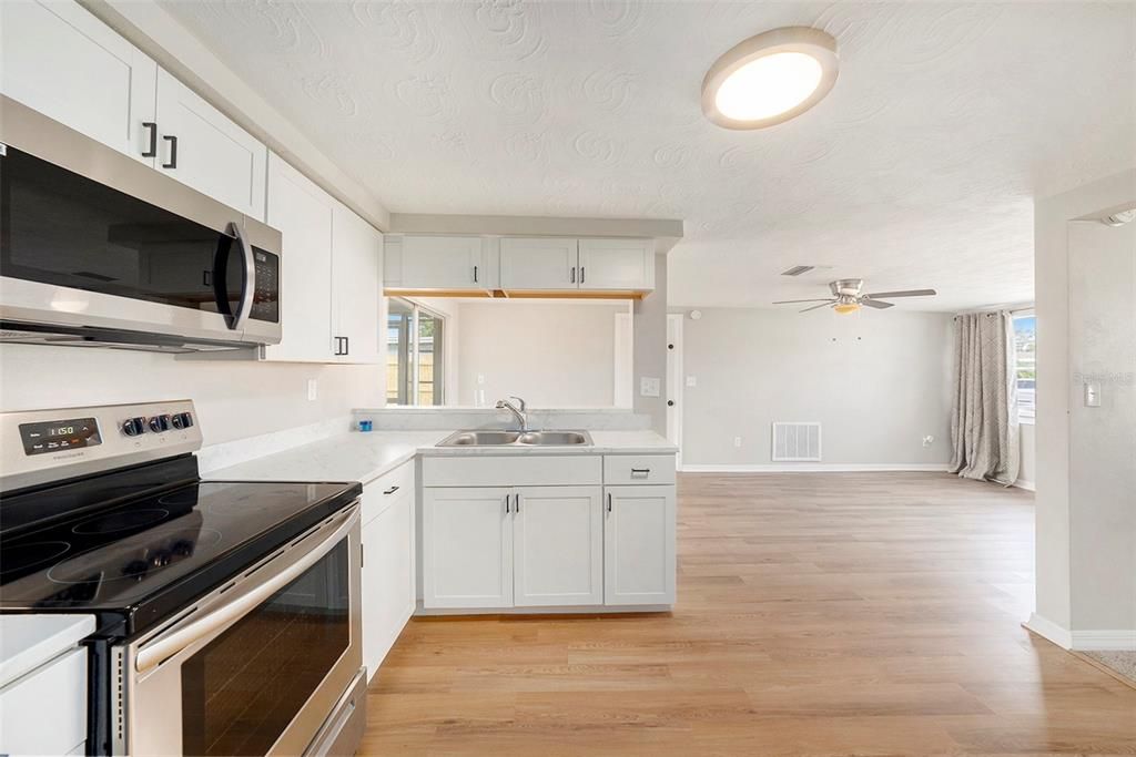 For Sale: $230,000 (2 beds, 2 baths, 1368 Square Feet)