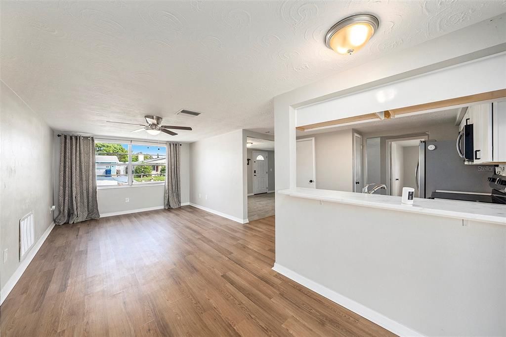 For Sale: $230,000 (2 beds, 2 baths, 1368 Square Feet)