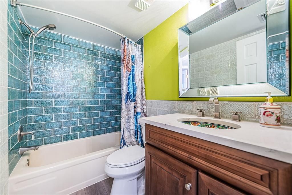 For Sale: $349,000 (2 beds, 2 baths, 915 Square Feet)