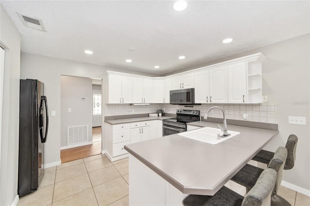 For Sale: $439,999 (3 beds, 2 baths, 1728 Square Feet)
