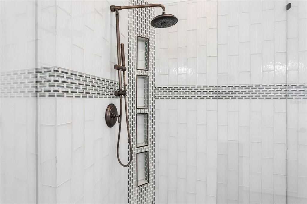 En Venta: $1,250,000 (4 camas, 3 baños, 2665 Pies cuadrados)