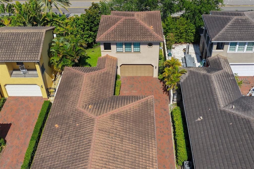 En Venta: $1,250,000 (4 camas, 3 baños, 2665 Pies cuadrados)