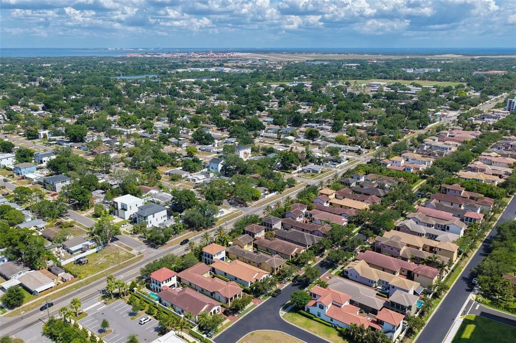 En Venta: $1,250,000 (4 camas, 3 baños, 2665 Pies cuadrados)