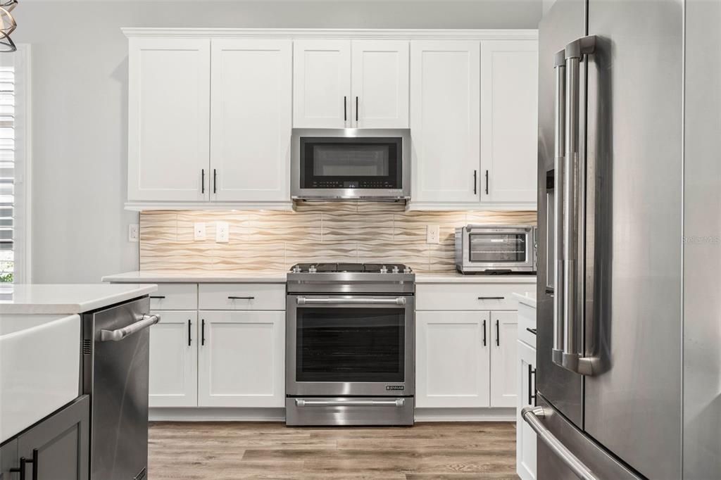 En Venta: $1,250,000 (4 camas, 3 baños, 2665 Pies cuadrados)