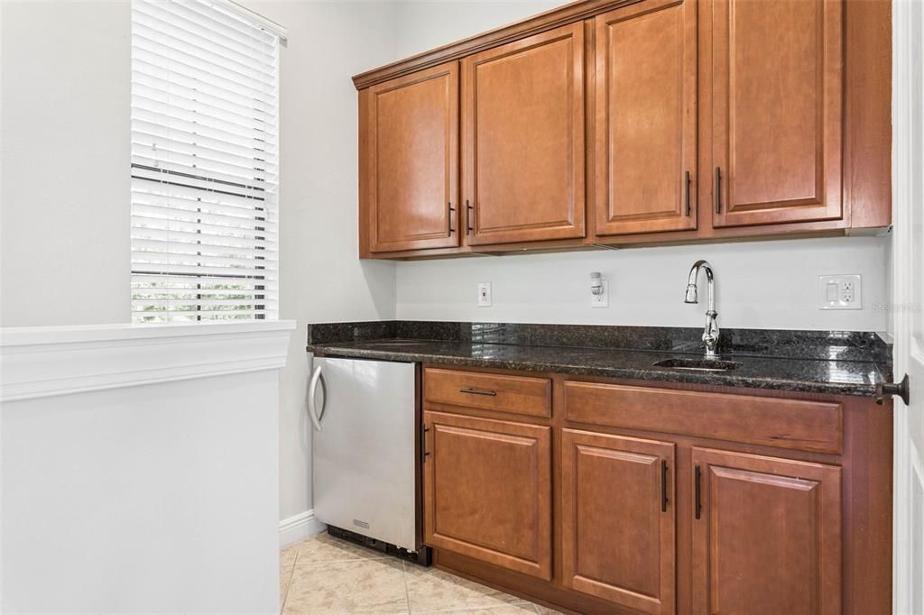 En Venta: $1,250,000 (4 camas, 3 baños, 2665 Pies cuadrados)