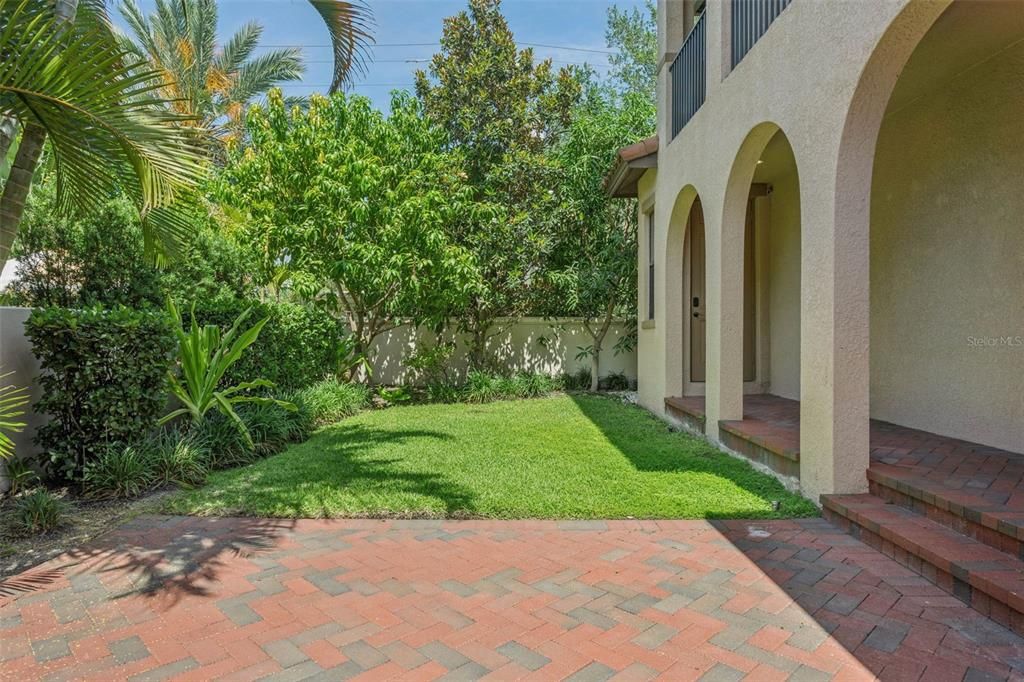En Venta: $1,250,000 (4 camas, 3 baños, 2665 Pies cuadrados)