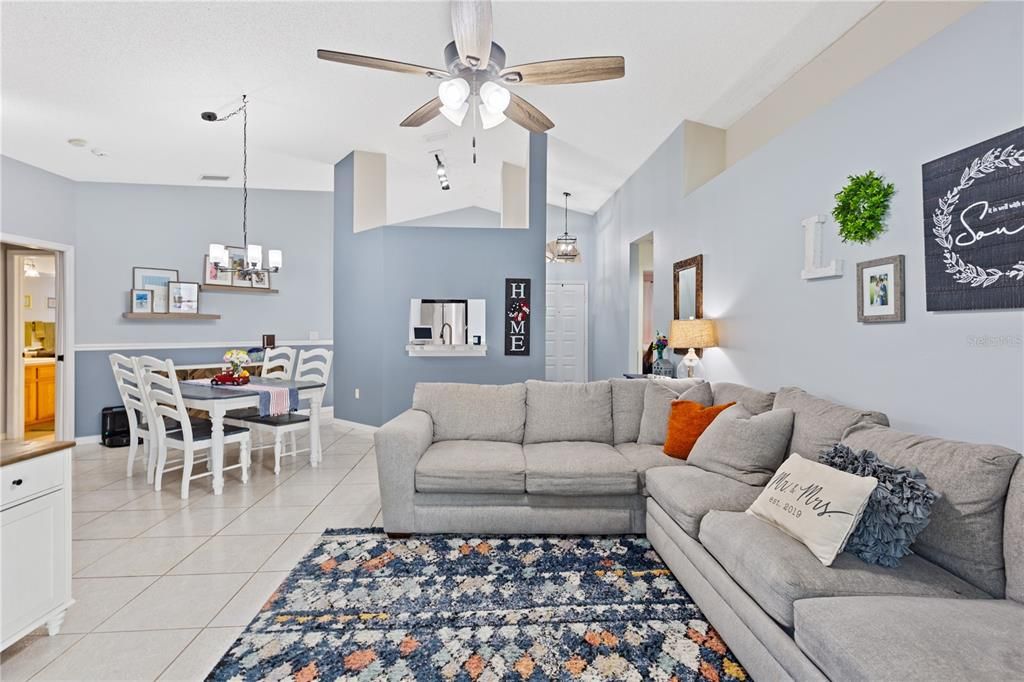 For Sale: $425,000 (3 beds, 2 baths, 1419 Square Feet)