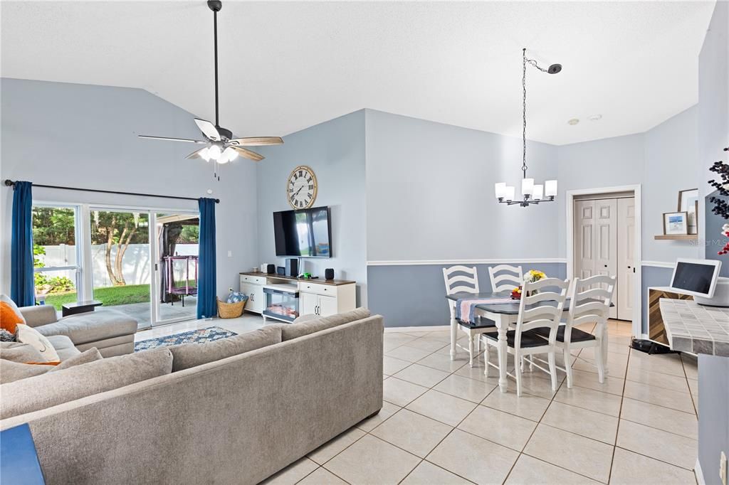 For Sale: $425,000 (3 beds, 2 baths, 1419 Square Feet)