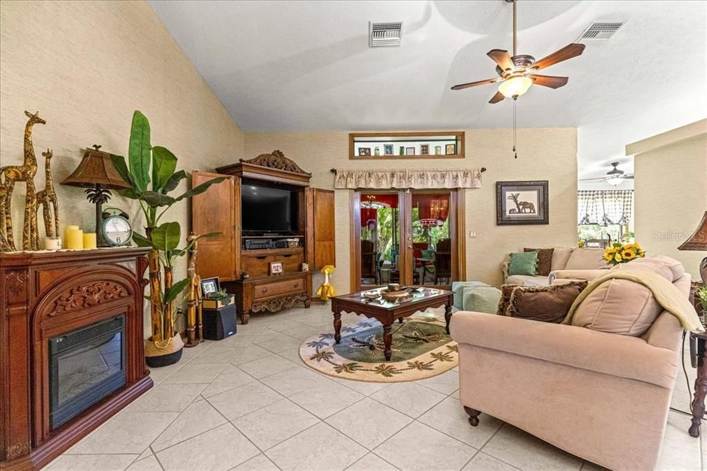 For Sale: $368,800 (3 beds, 2 baths, 1917 Square Feet)