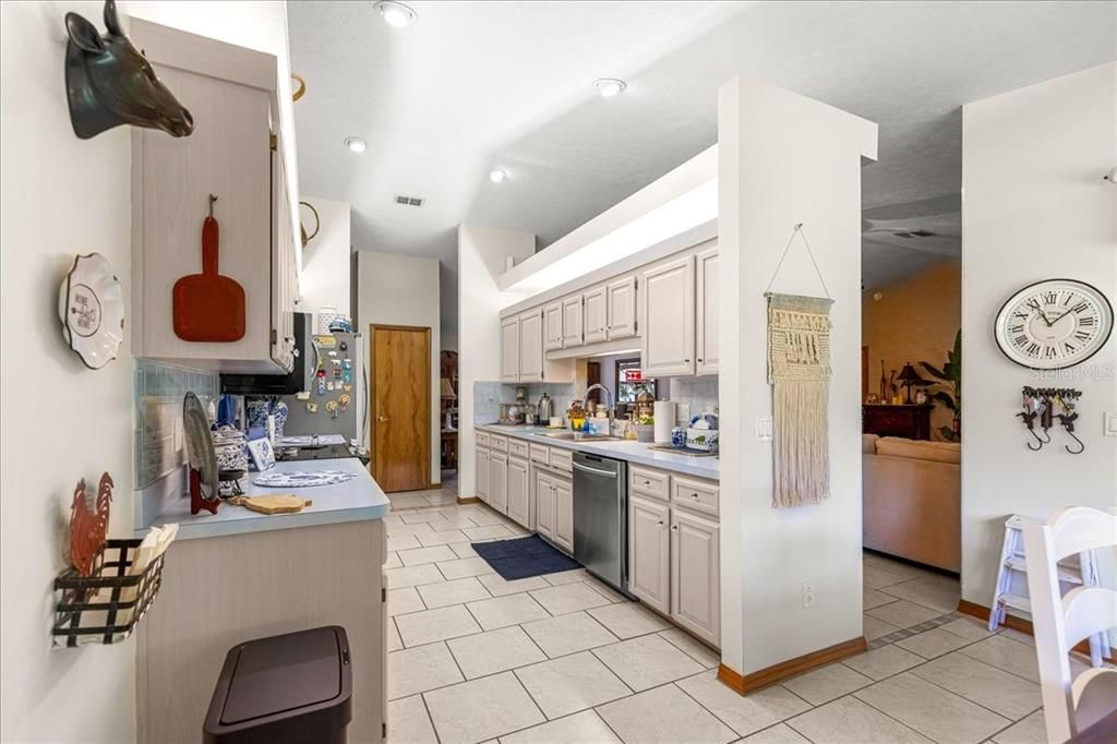 For Sale: $368,800 (3 beds, 2 baths, 1917 Square Feet)