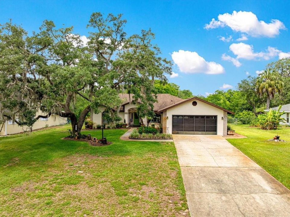 For Sale: $368,800 (3 beds, 2 baths, 1917 Square Feet)