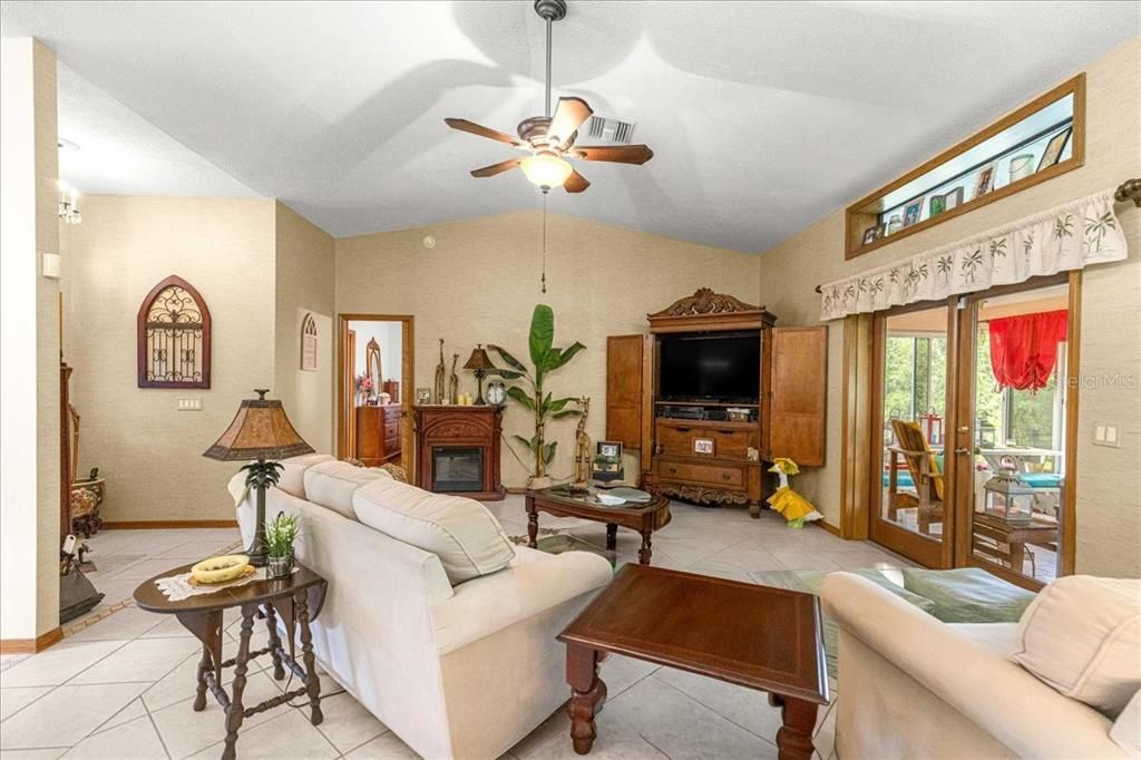 For Sale: $368,800 (3 beds, 2 baths, 1917 Square Feet)