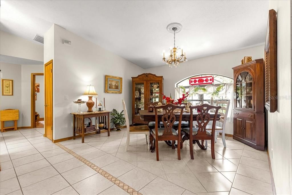 For Sale: $368,800 (3 beds, 2 baths, 1917 Square Feet)