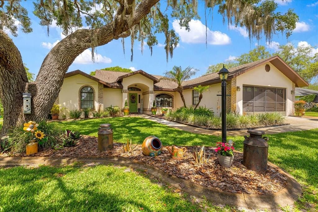 For Sale: $368,800 (3 beds, 2 baths, 1917 Square Feet)