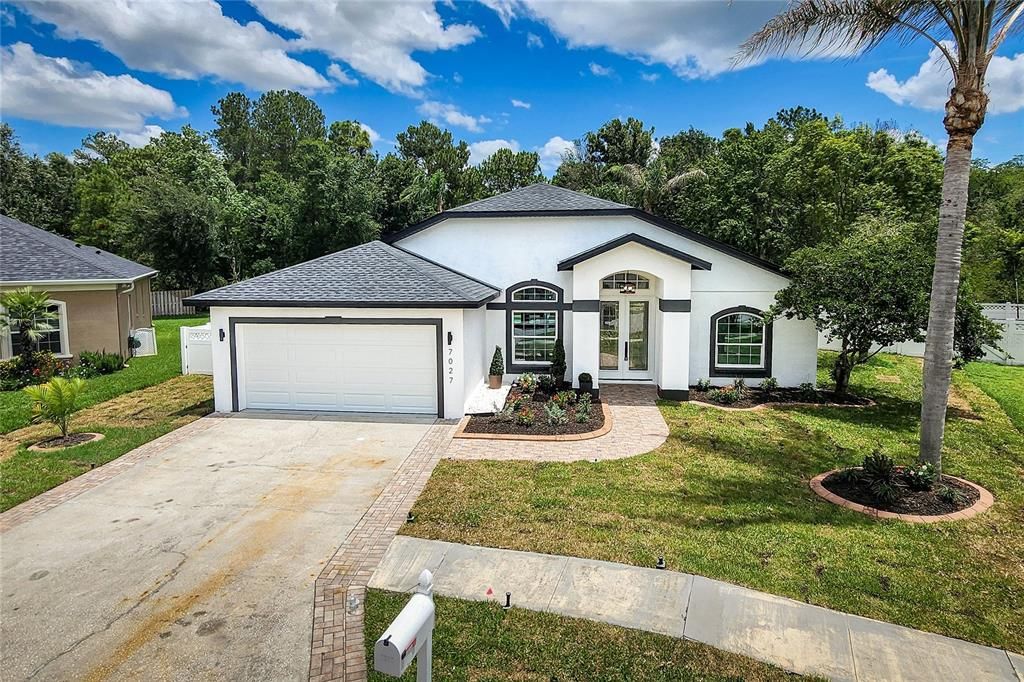 For Sale: $460,000 (4 beds, 2 baths, 2096 Square Feet)