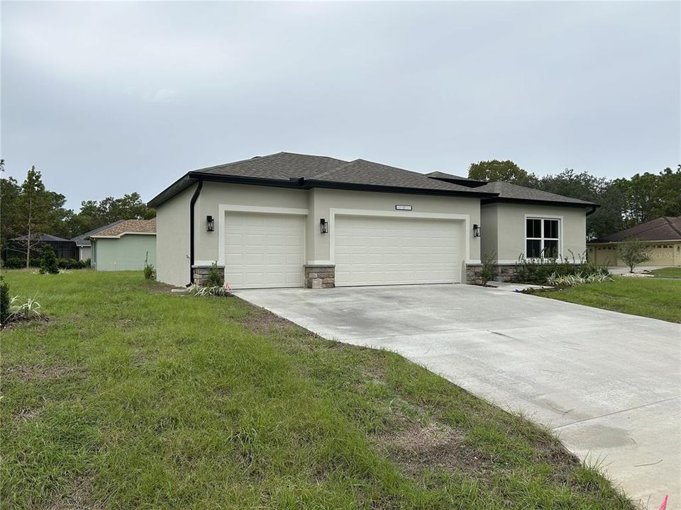 For Sale: $358,900 (4 beds, 3 baths, 1990 Square Feet)