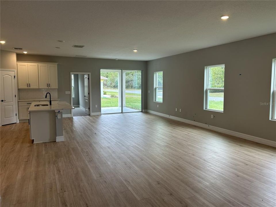 For Sale: $358,900 (4 beds, 3 baths, 1990 Square Feet)