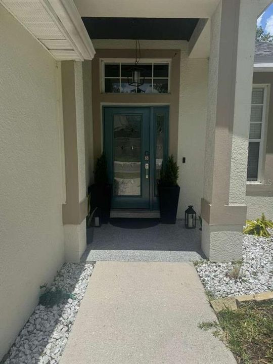 For Rent: $3,500 (5 beds, 2 baths, 2516 Square Feet)