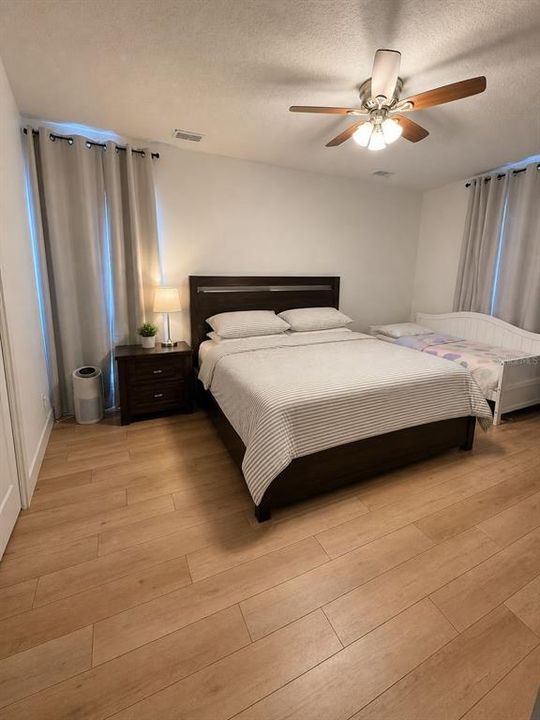 For Rent: $3,500 (5 beds, 2 baths, 2516 Square Feet)