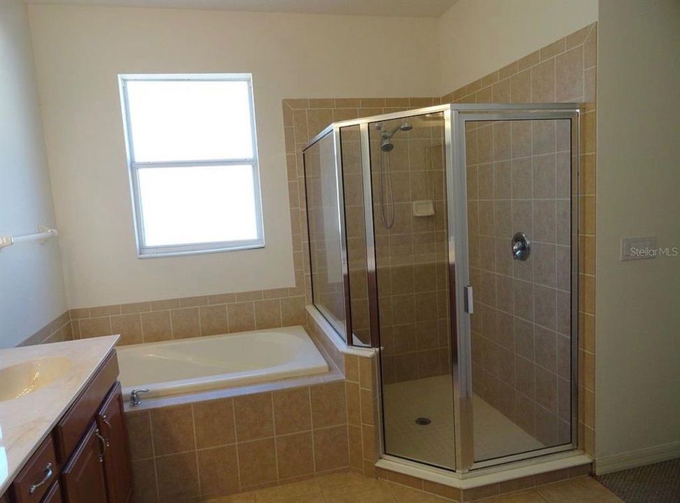 For Rent: $3,500 (5 beds, 2 baths, 2516 Square Feet)