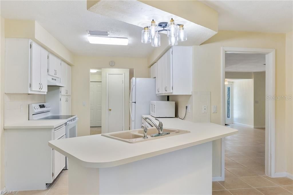For Sale: $375,000 (3 beds, 2 baths, 1715 Square Feet)