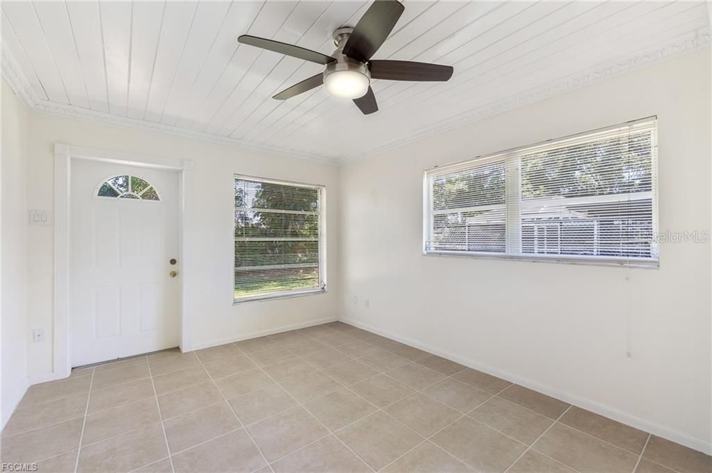For Sale: $375,000 (3 beds, 2 baths, 1715 Square Feet)