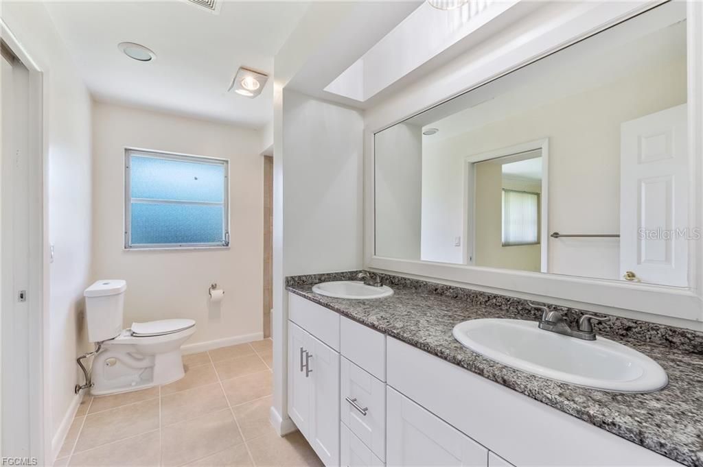 For Sale: $375,000 (3 beds, 2 baths, 1715 Square Feet)