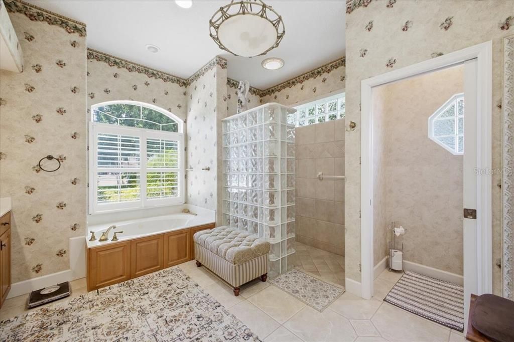 For Sale: $1,150,000 (4 beds, 3 baths, 3484 Square Feet)