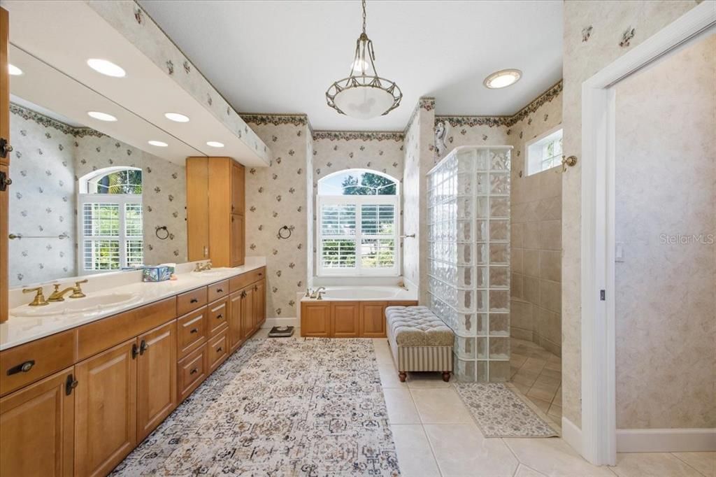 For Sale: $1,150,000 (4 beds, 3 baths, 3484 Square Feet)