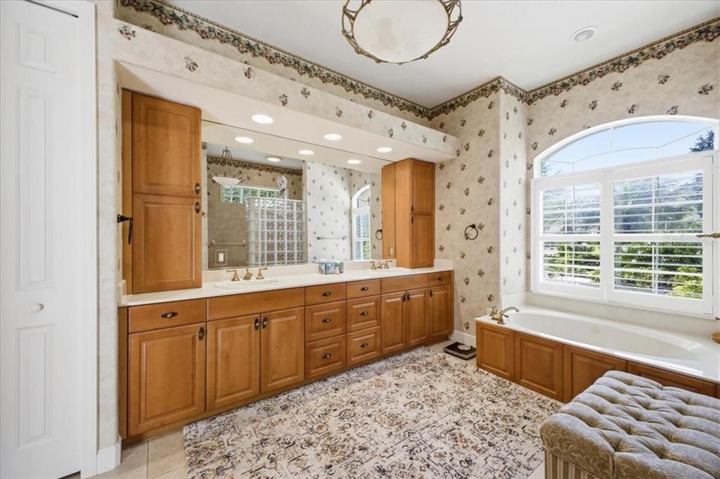 For Sale: $1,150,000 (4 beds, 3 baths, 3484 Square Feet)
