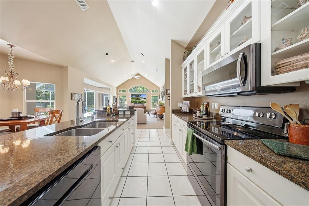 Activo con contrato: $545,000 (4 camas, 3 baños, 2748 Pies cuadrados)