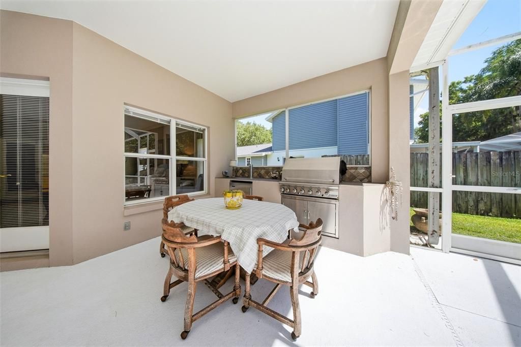 Activo con contrato: $545,000 (4 camas, 3 baños, 2748 Pies cuadrados)