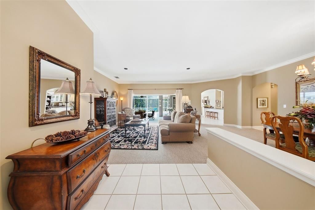 Activo con contrato: $545,000 (4 camas, 3 baños, 2748 Pies cuadrados)