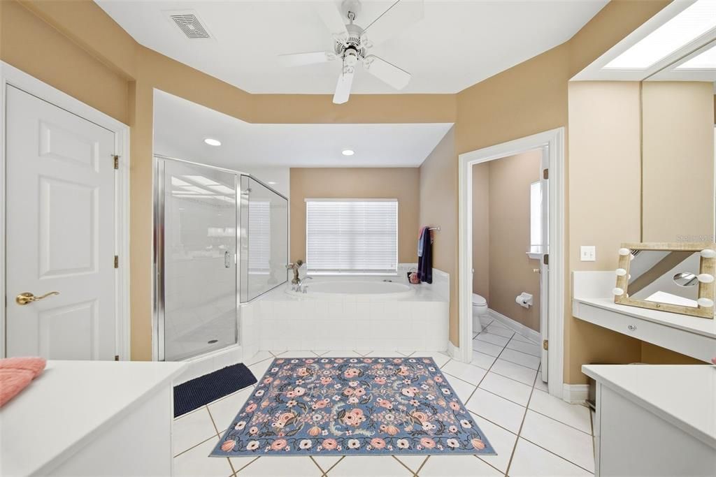 Activo con contrato: $545,000 (4 camas, 3 baños, 2748 Pies cuadrados)