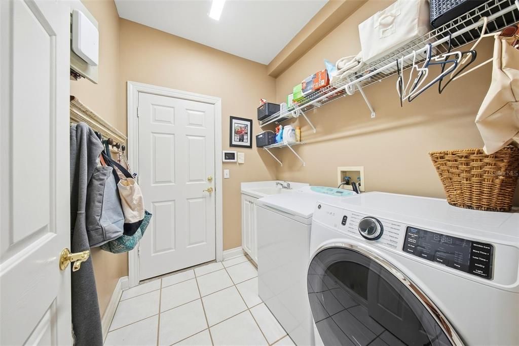 Activo con contrato: $545,000 (4 camas, 3 baños, 2748 Pies cuadrados)