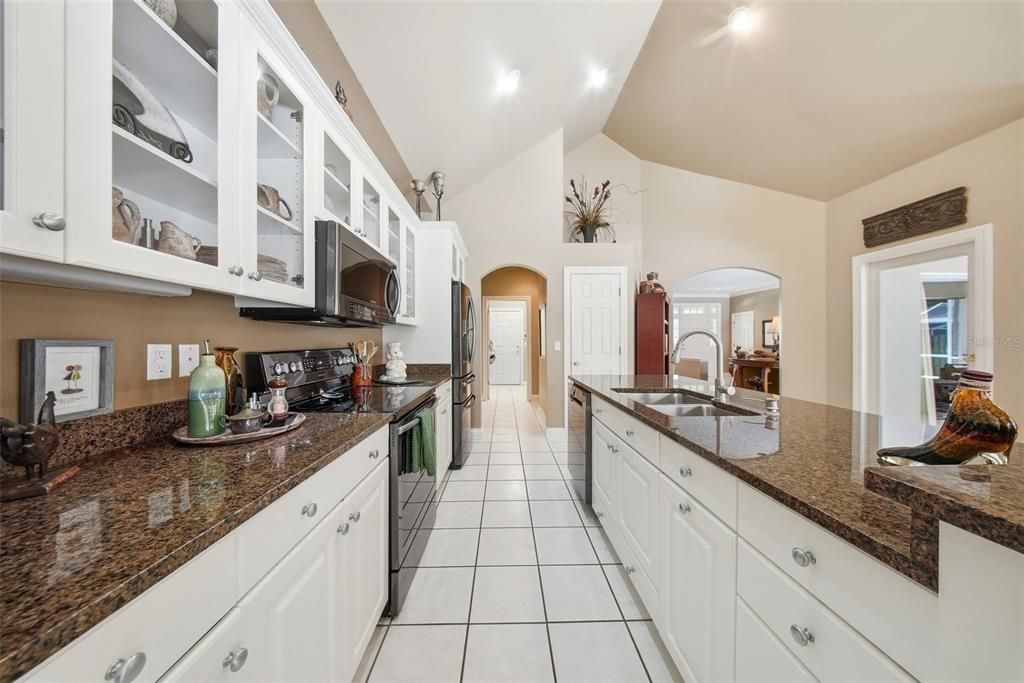 Activo con contrato: $545,000 (4 camas, 3 baños, 2748 Pies cuadrados)