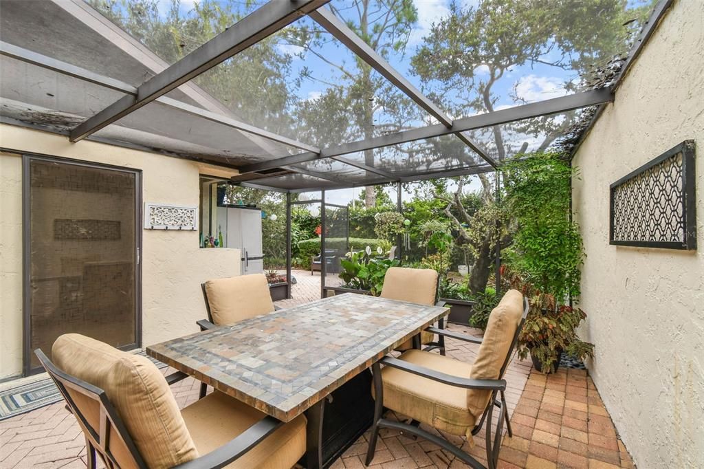 For Sale: $715,000 (3 beds, 2 baths, 2038 Square Feet)