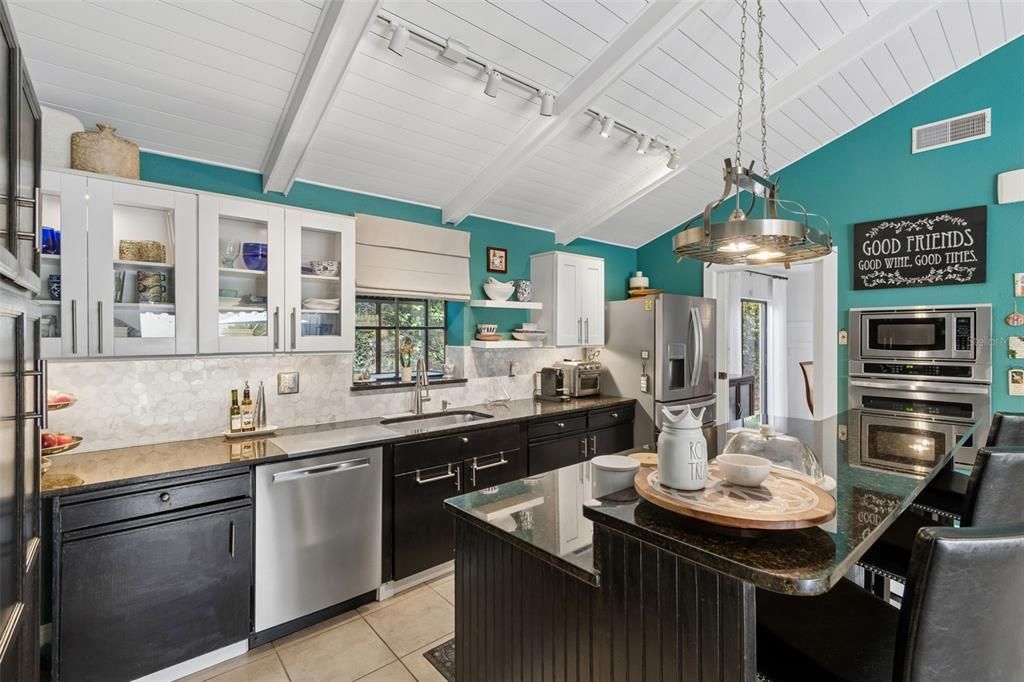 For Sale: $715,000 (3 beds, 2 baths, 2038 Square Feet)