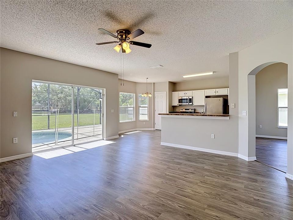 En Venta: $400,000 (4 camas, 3 baños, 2298 Pies cuadrados)